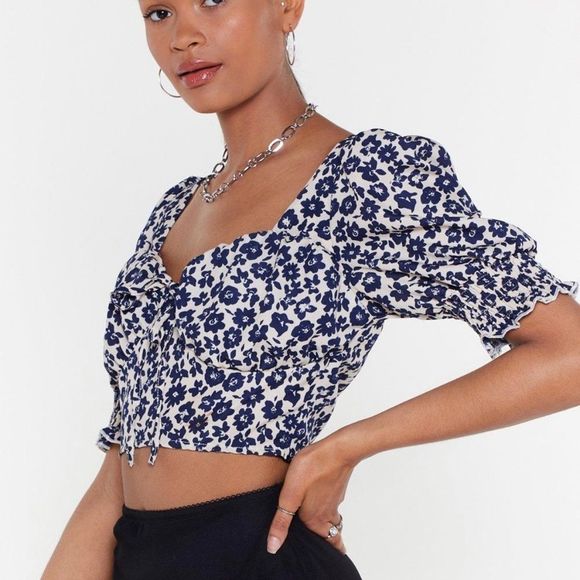 Feminine Nasty Gal Floral Cupped Tie Front Crop Top size 4 - Picture 3 of 7